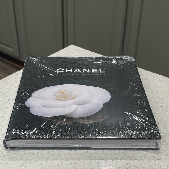 NWT Sealed - CHANEL Collections & Creations Book - Picture 5 of 6